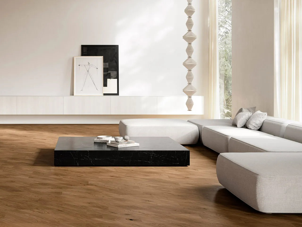 Bauwerk Spinpark B-Plank Oak Caramello, warme eiken houten vloer in een woonkamer.