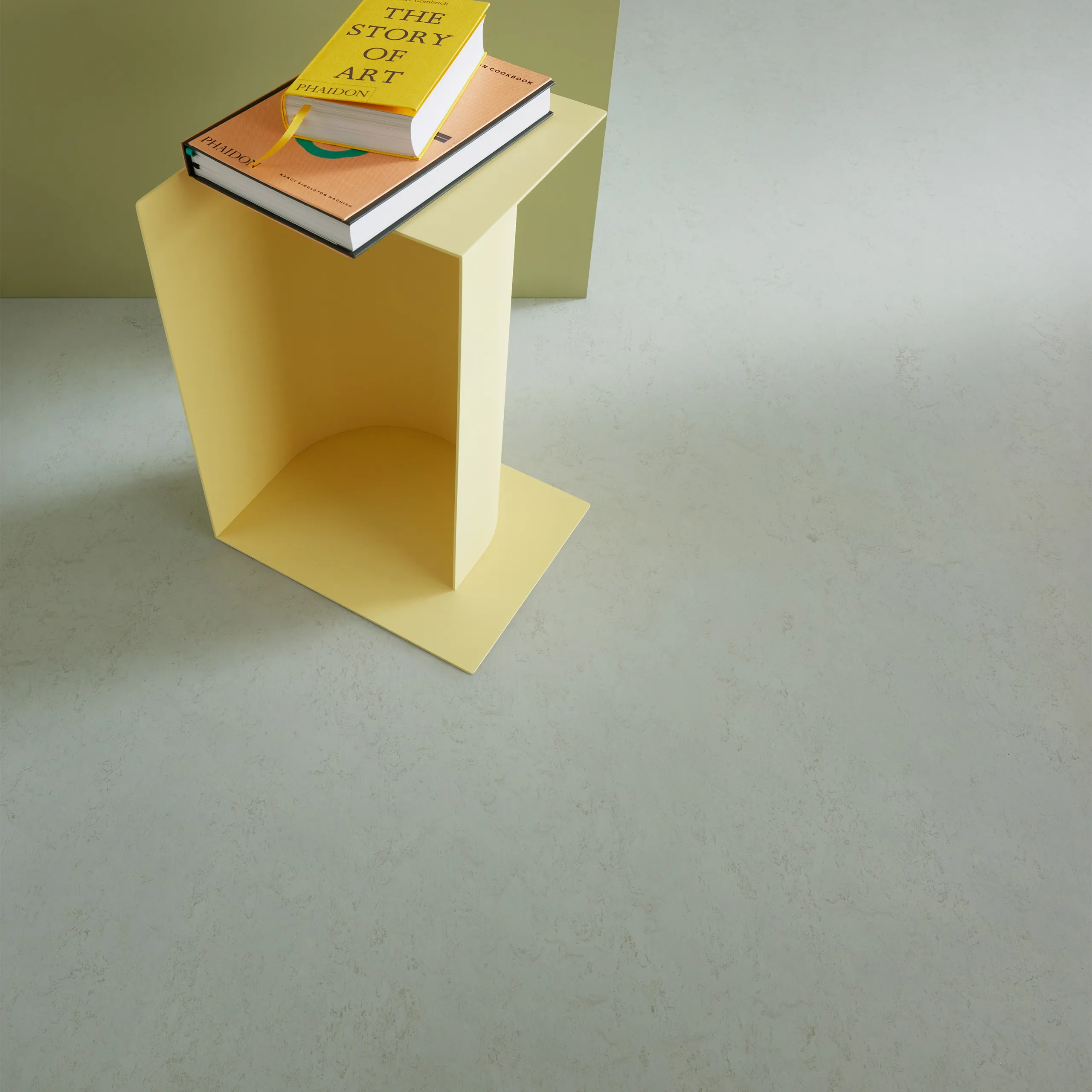 Forbo Marmoleum Concrete Asteroid linoleum in koel lichtgrijs met fijne mineraalmelering.