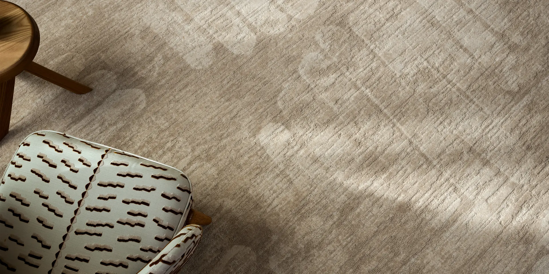 Ege Carpets Abstract Cercle II tapijt RF55751122 in interieur met daglicht