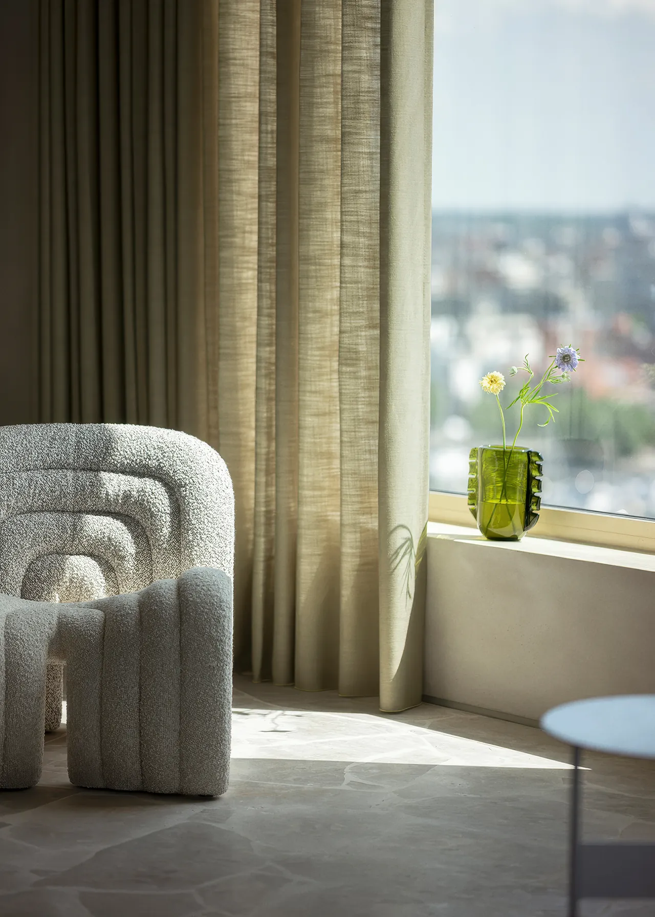 Kendix gordijnstof Cadence in kleur 58 detail van gerecycled polyester met linnenlook vlamvertragend