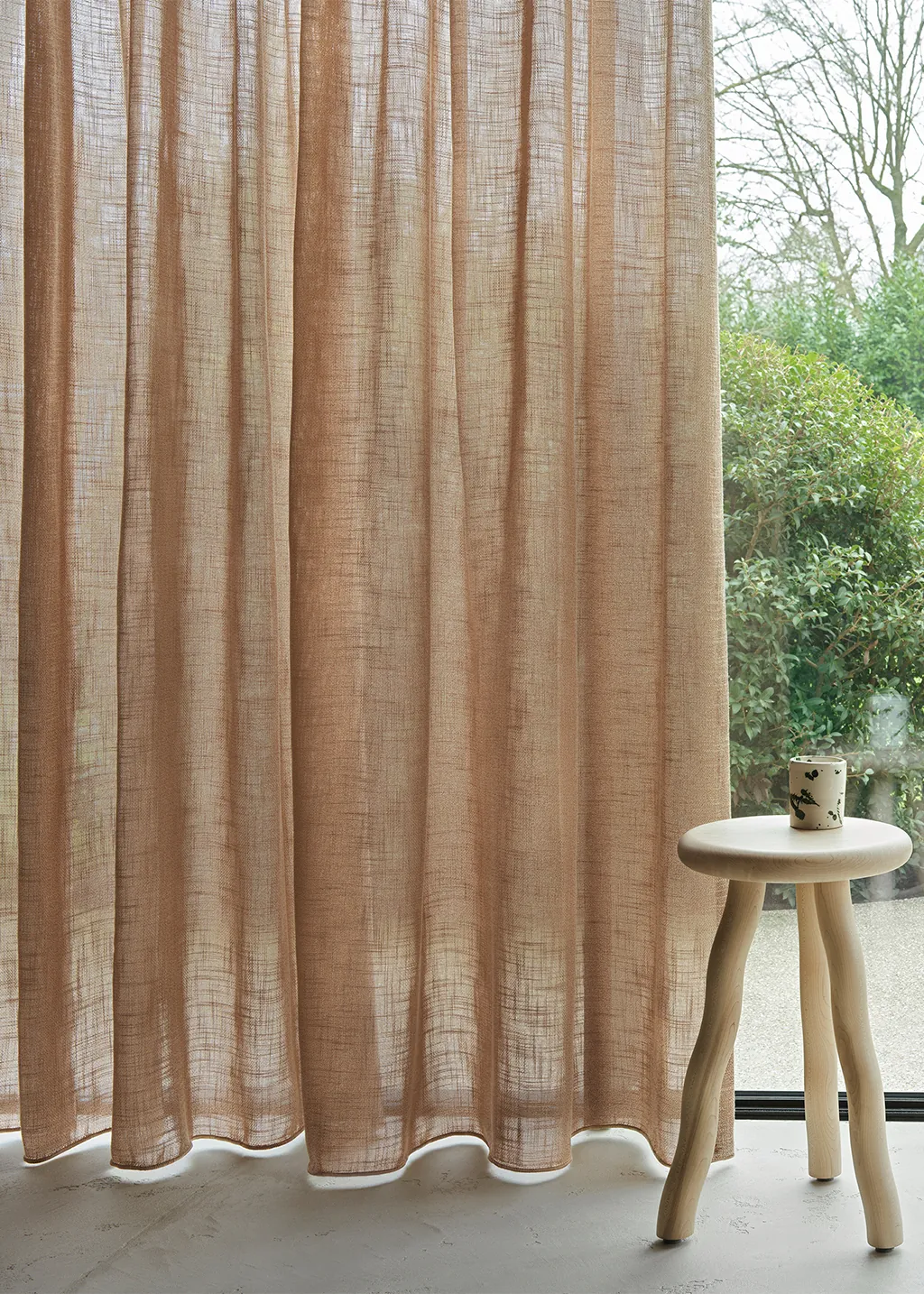 De Ploeg gordijnstof Ava inbetween met linnenlook en natuurlijke slubgaren textuur