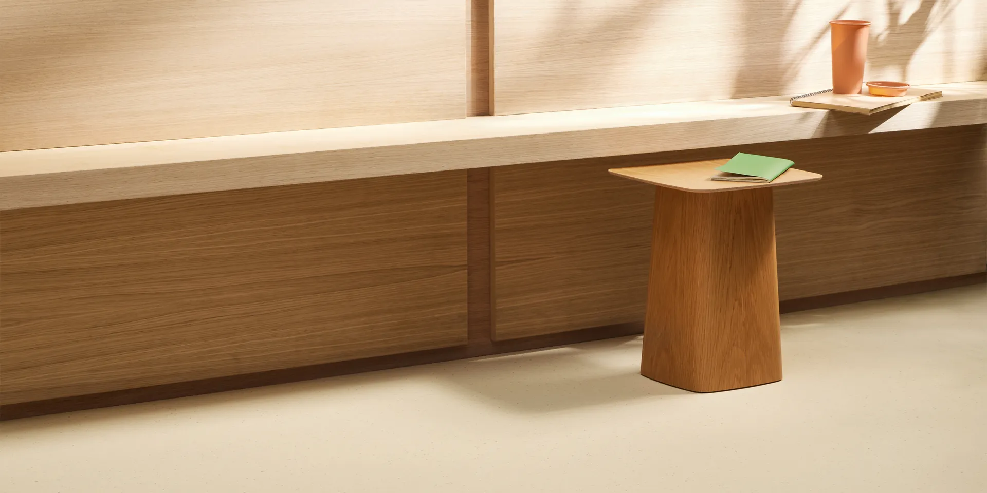 Forbo Marmoleum Cocoa vloer in Meringue 3590 in modern interieur met daglicht
