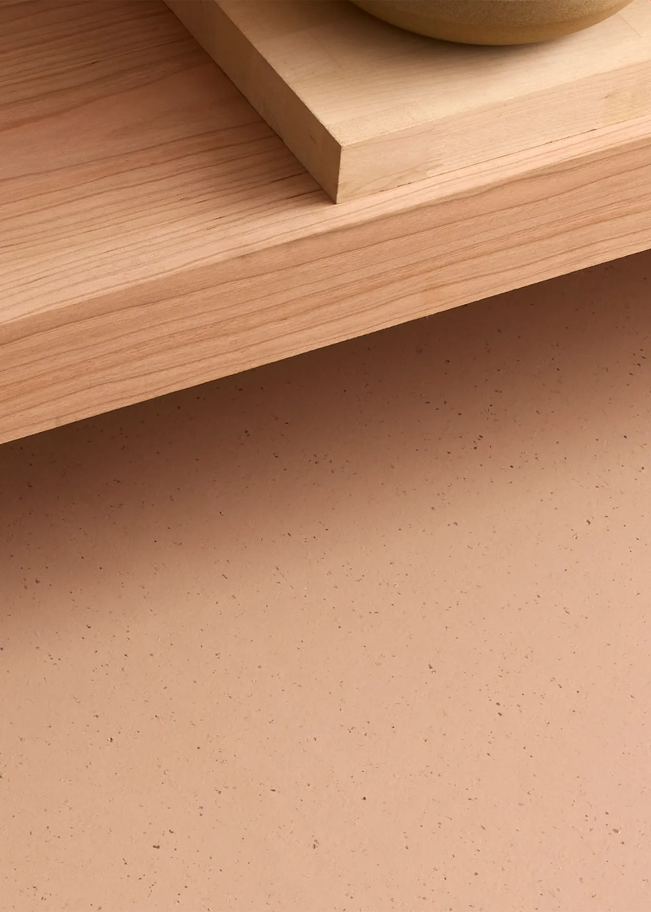 Forbo Marmoleum Cocoa vloer in Salted Caramel met cacaoschillen textuur