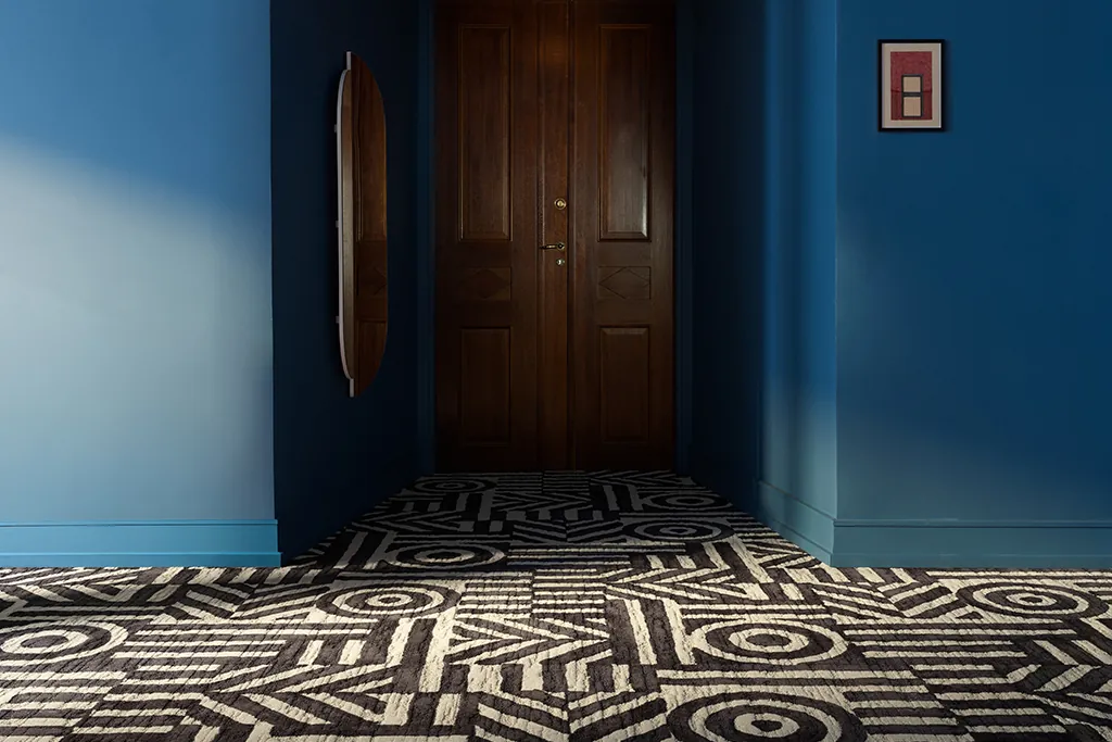 Ege Carpets tapijt met abstract cirkel- en lijnpatroon