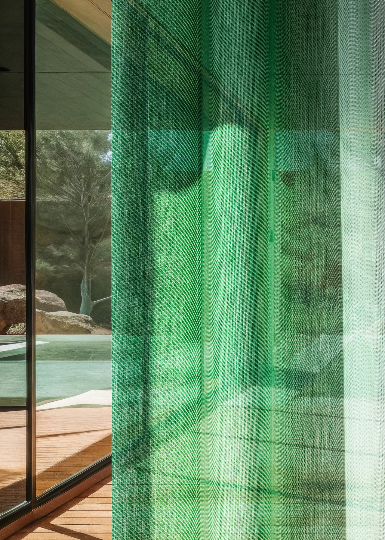 Kvadrat Frequency Set Up gordijnstof semitransparant jacquard met kleurverloop in gerecycled Trevira CS